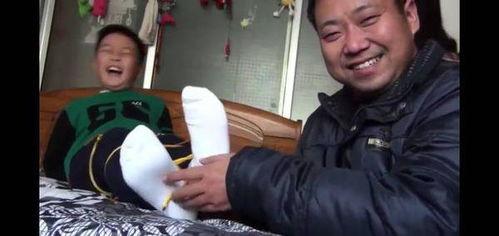油抹在脚上挠脚心视频,趣味互动视频挑战来袭