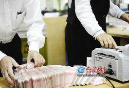 丝袜银行高管,揭秘金融界的时尚传奇