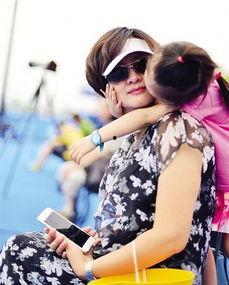 央视女主播李小萌老公,揭秘其老公背后的故事