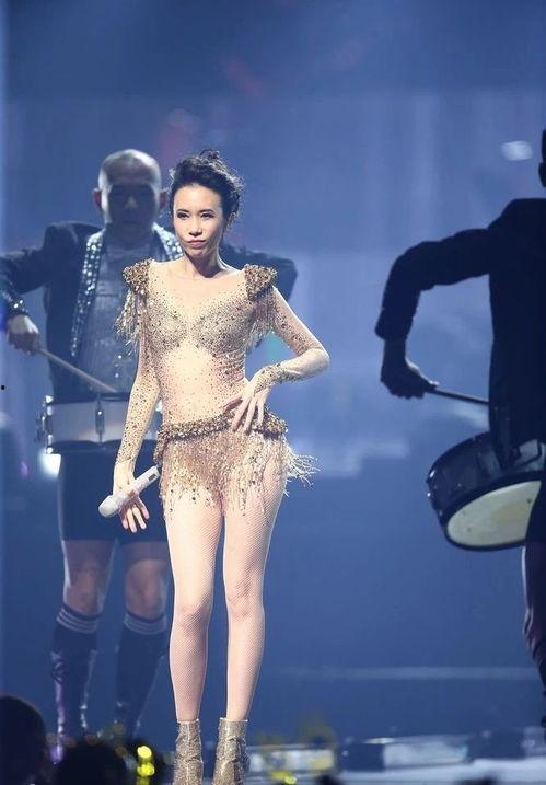 莫文蔚丝袜热舞,莫文蔚热舞燃情现场