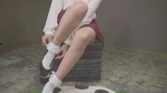 日本萌妹子穿鞋